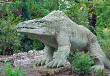 megalosaurus-crystal-palace-dinosaurs-2008-profjoecain-1211a.jpg